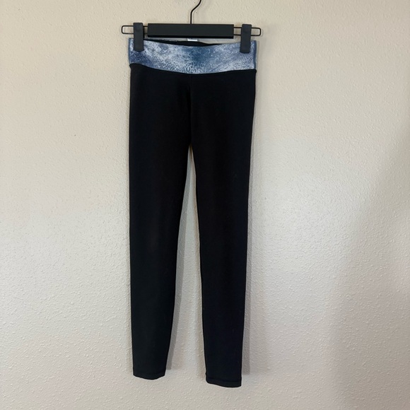 Ivivva by Lululemon reversible black Leggings with Patterned Blue Waistband 8 - Picture 1 of 5